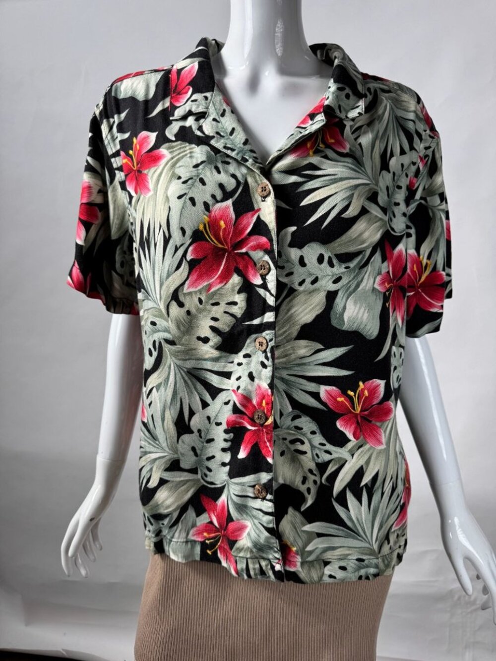 Vintage Hawaiian Jacks Cafe Tropical Floral Button-Up Shirt XL Black & Red Rayon